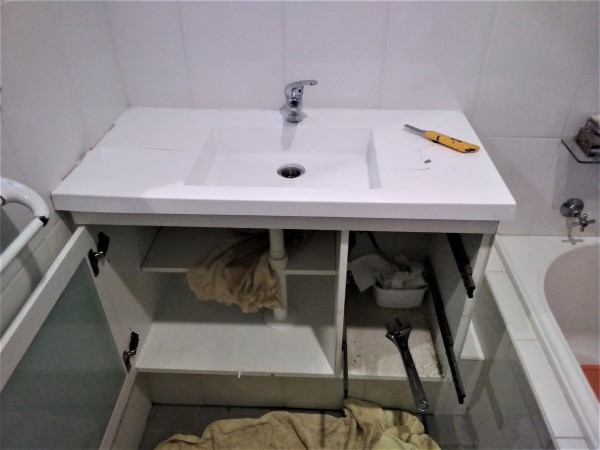 picture of old bathroom vanity